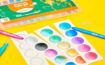 Círculos coloridos com giz de cera metálico Círculos coloridos com giz de cera metálico